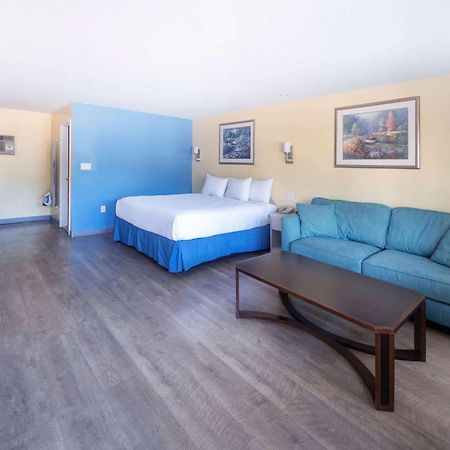 Days Inn By Wyndham Hicksville Long Island Kültér fotó
