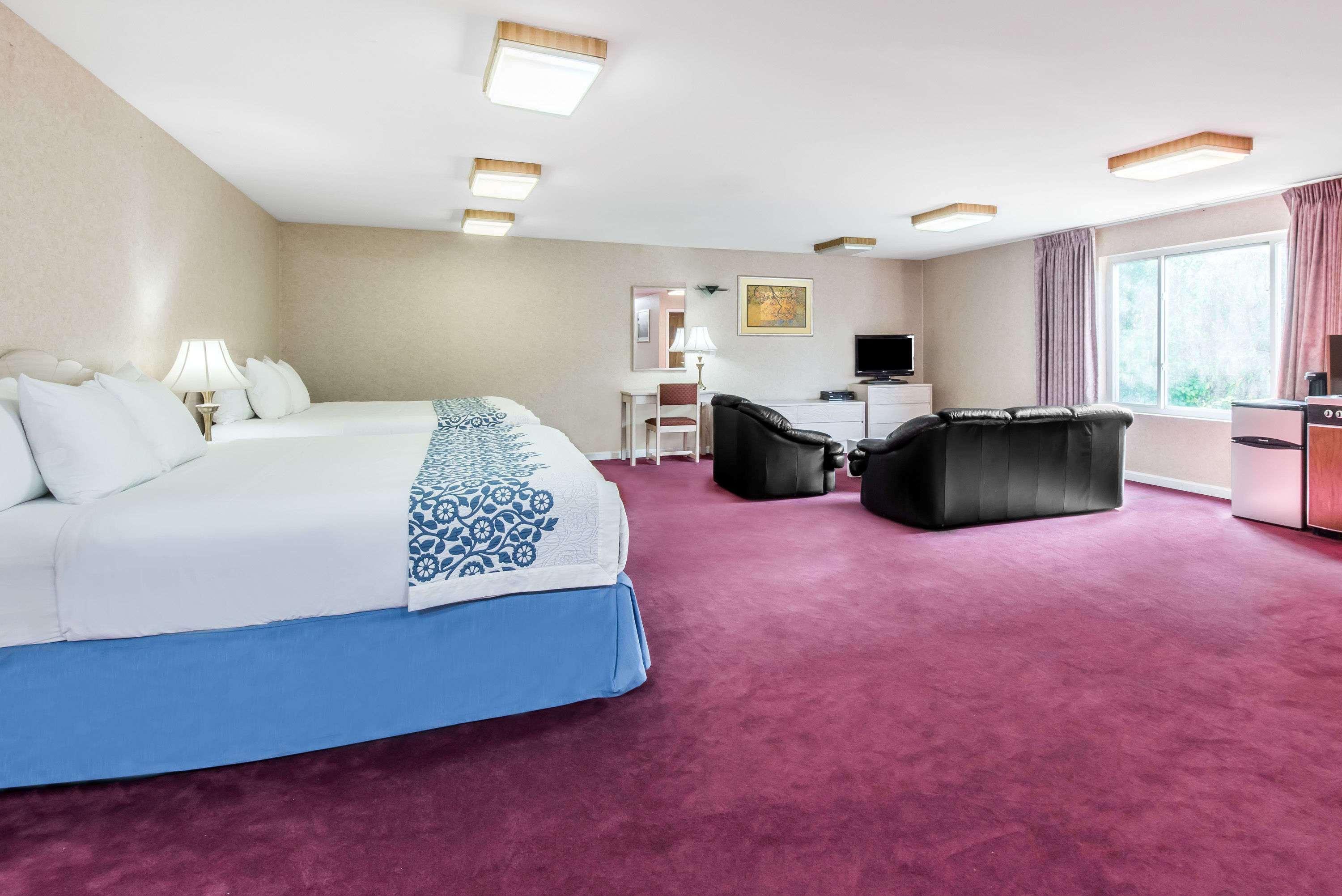 Days Inn By Wyndham Hicksville Long Island Kültér fotó