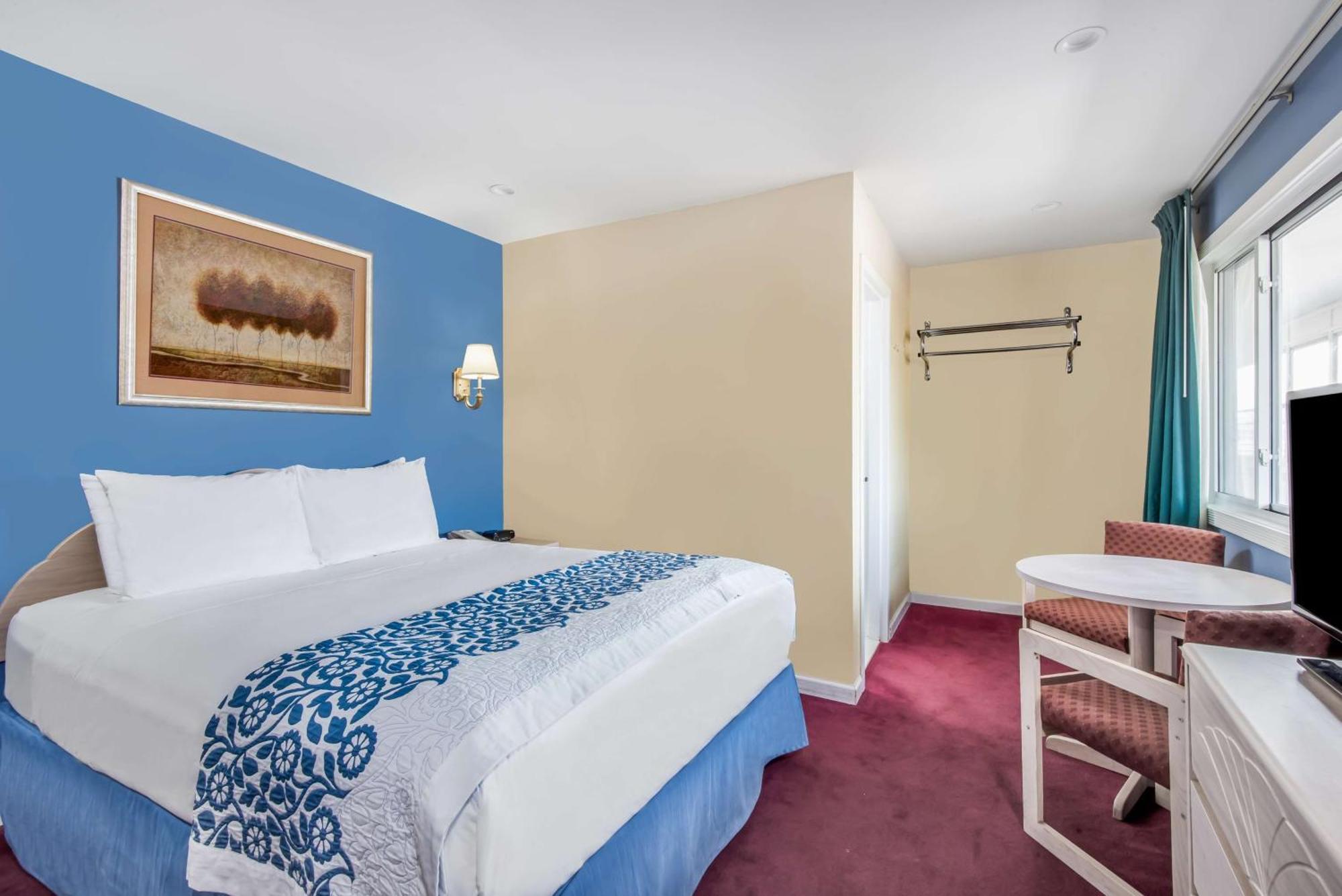 Days Inn By Wyndham Hicksville Long Island Kültér fotó